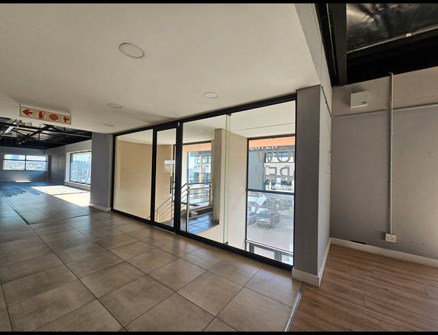 768M² SHOWROOM TO LET IN KRAMERVILLE